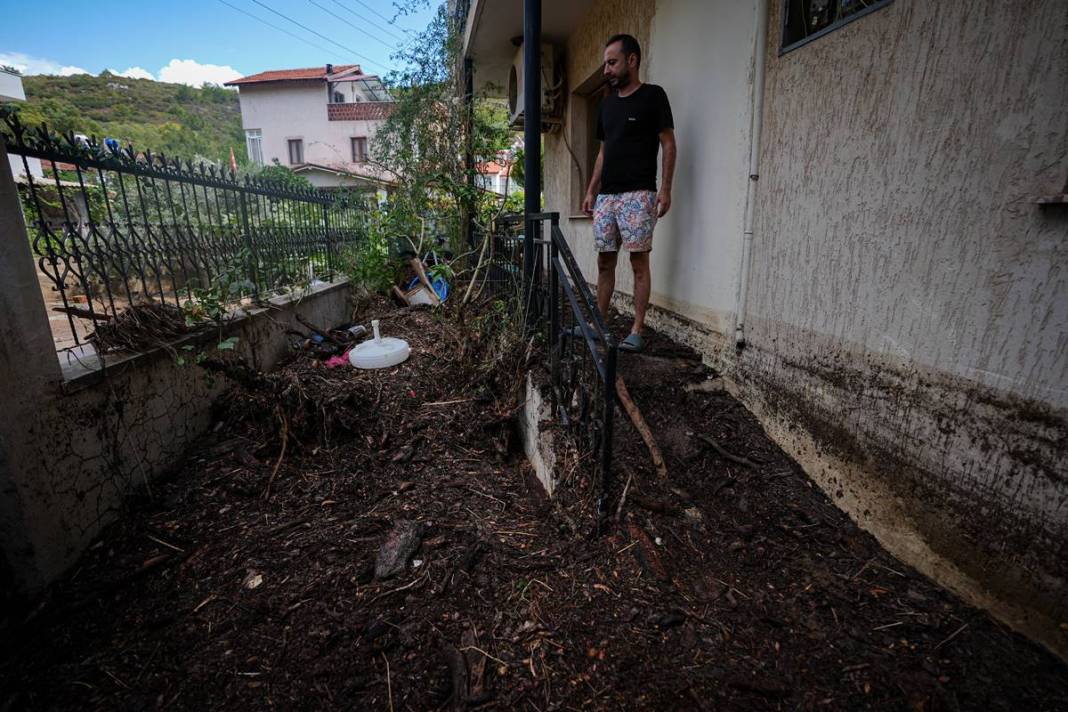 O kentte yollar çöktü: Gece yarısı felaketi yaşadılar! Gün aydınlanınca korkunç manzara ortaya çıktı 40